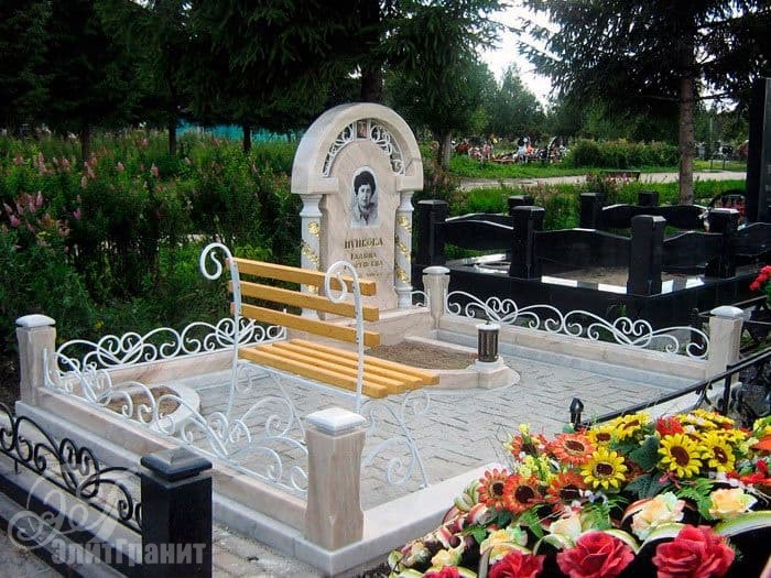 Гранитная брусчатка — благоустройство могилы на долгие века